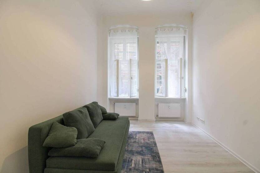 Stilvolle 4-Zimmer-Erdgeschoßwohnung mit Gartenfläche im Herzen Berlins (2019 modernisiert)
