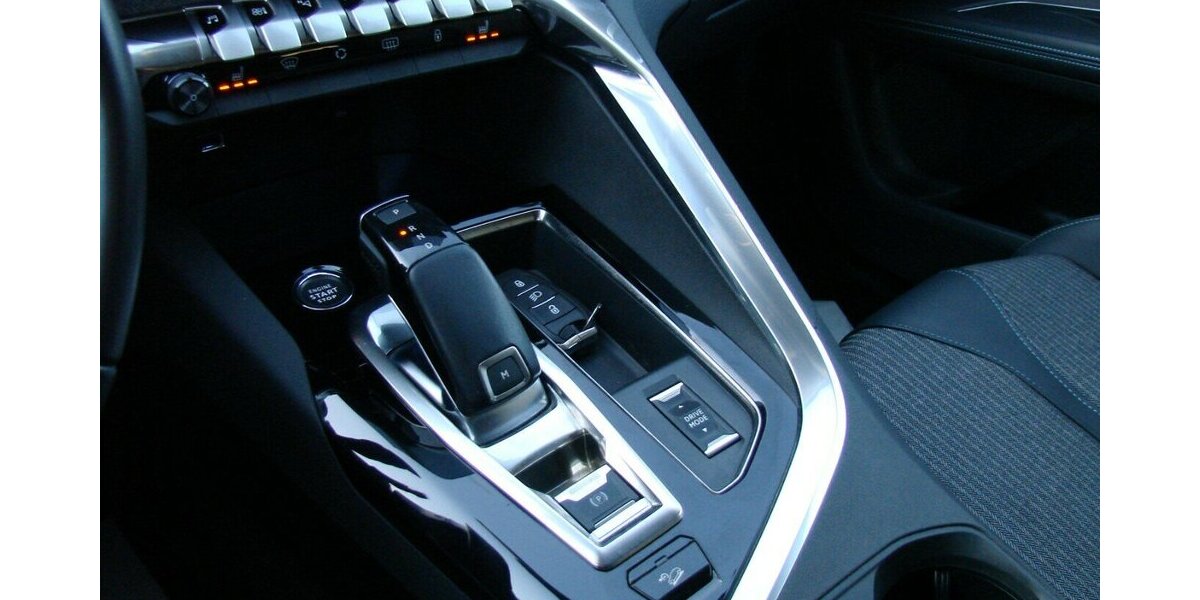 Peugeot 5008 1.2 PureTech130 Allure Pack 7-Sitzer 2WD LED 54.980 km 24.980 &euro; Falkensee 14612