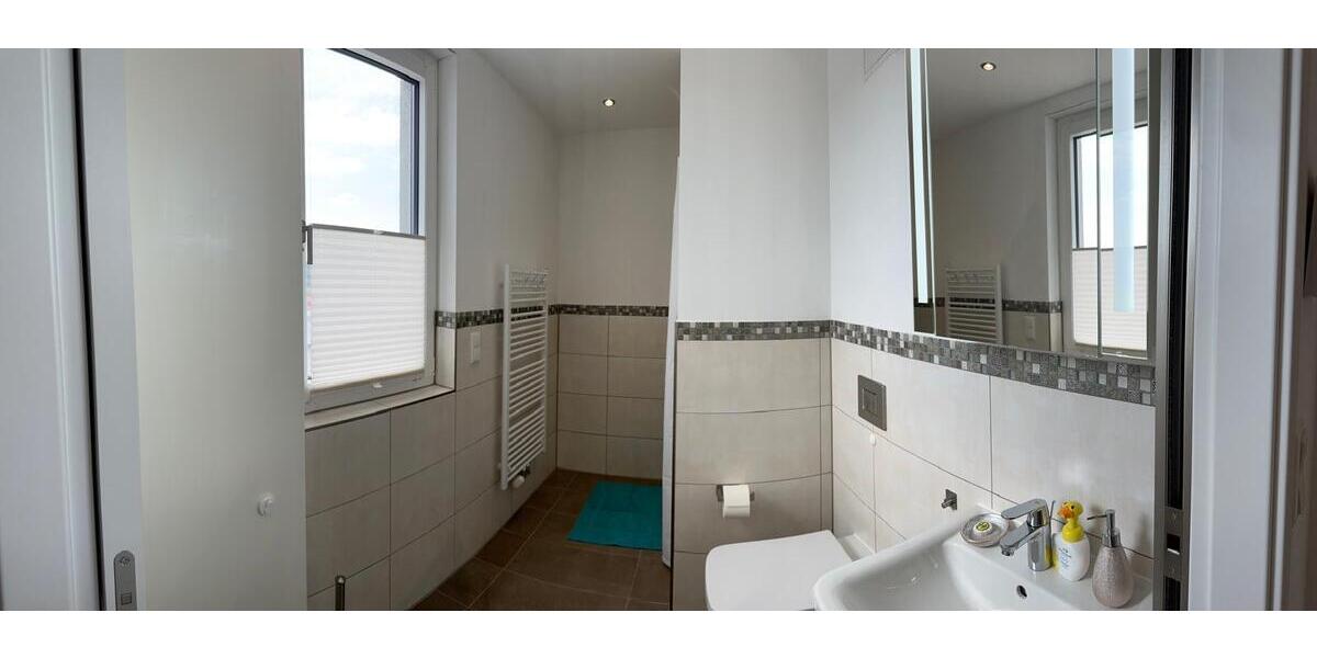 Hochwertig eingerichtete DG-Wohnung mit großer Dachterrasse u. schöner Aussicht auf den Hahneberg 4 zimmer