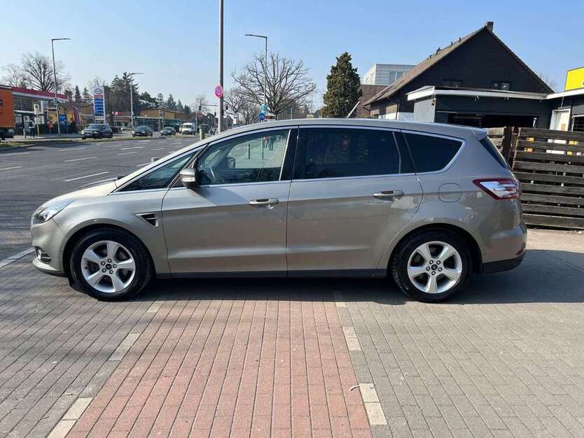 Ford S-Max 182.000 km 10.900 € Berlin 12349