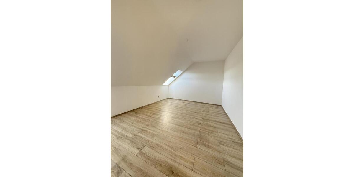 Platz & Weitblick: 4-Zi-Penthouse (111 m²) mit Balkon & Stellplatz – zentral in Ludwigsfelde 4 zimmer