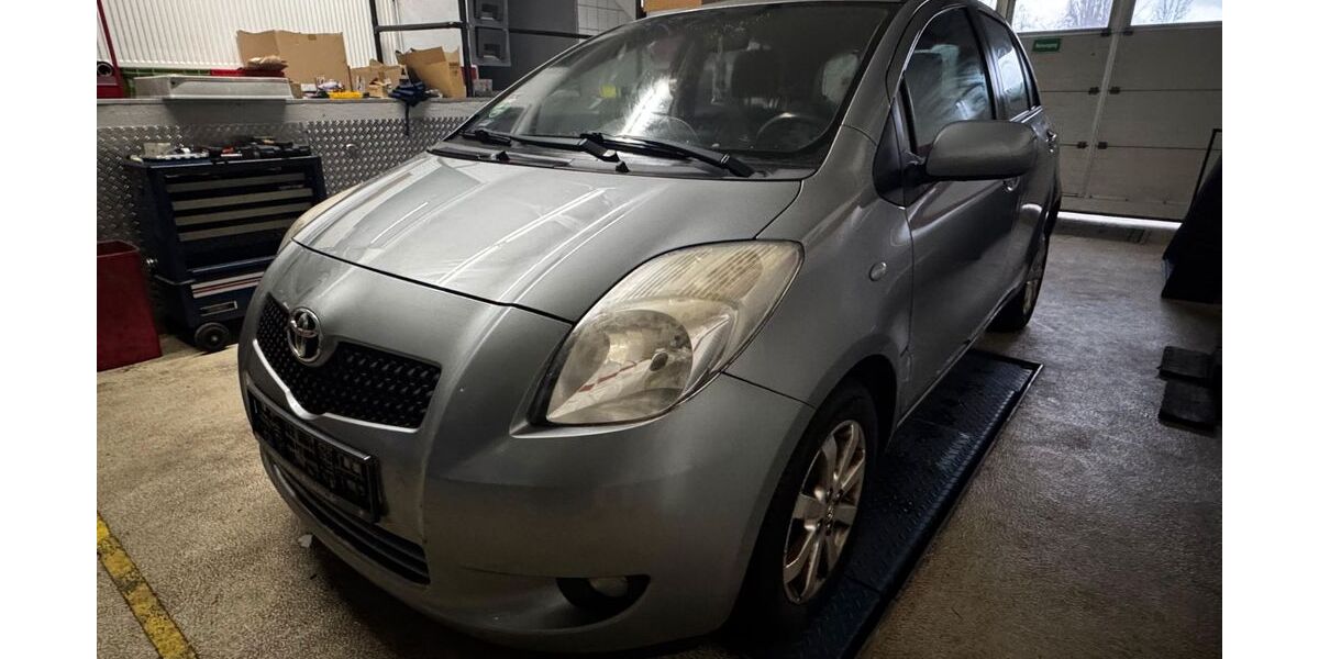 Toyota Yaris 184.258 km 3.899 &euro; Berlin 13359