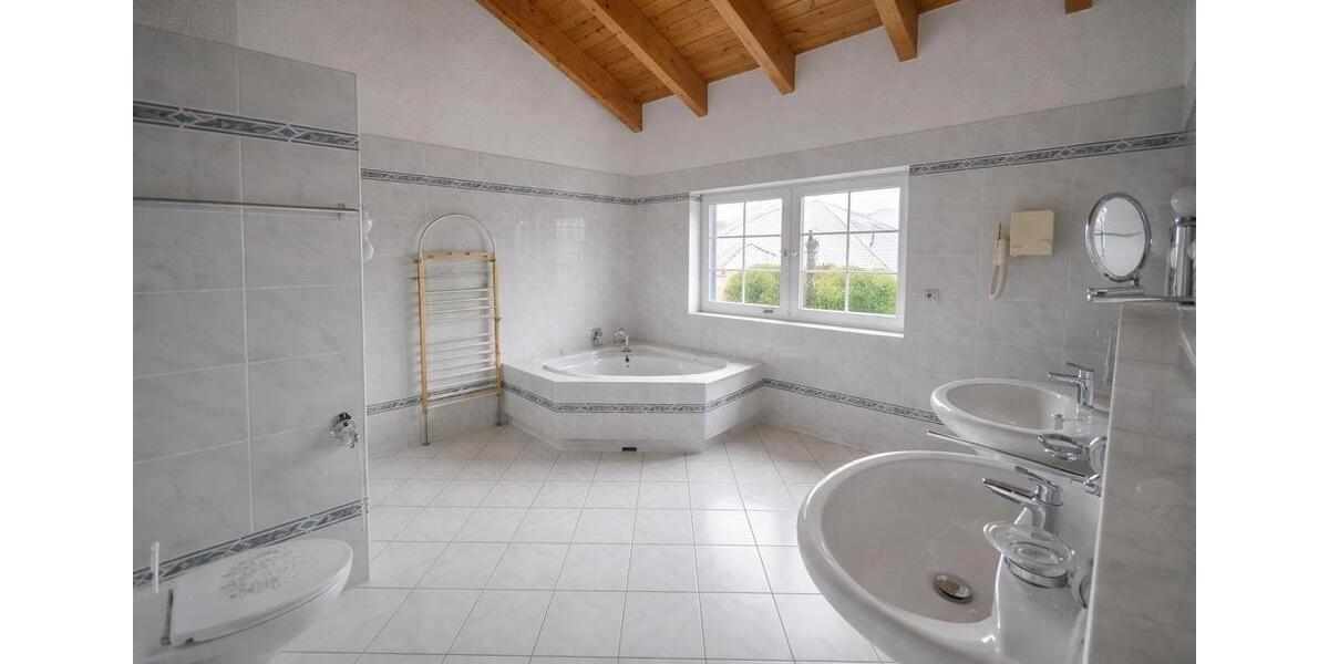 Etagenwohnung Großbeeren - 4 Zimmer, 155 m&sup2;, 2.190&euro; | Angebot:25980901