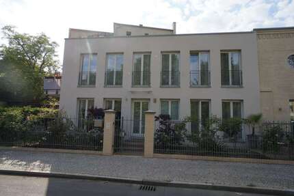 Haus zum Mieten in Potsdam 3.200 € 214.24 m²