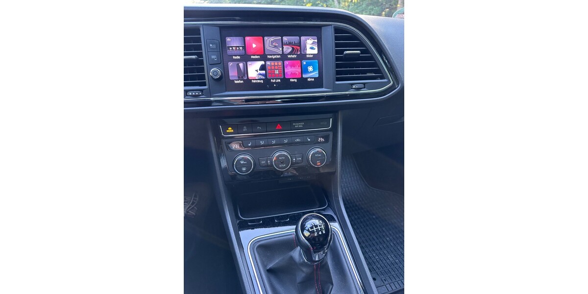 Seat Leon ST 52.000 km 15.500 € Berlin 10178