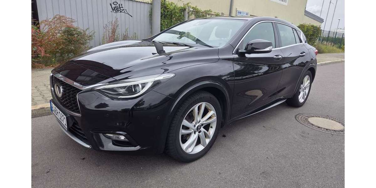 INFINITI Q30 204.000 km 9.900 € Berlin 13597