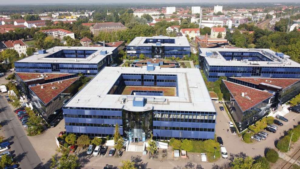 Büro in Hennigsdorf 13.142,87 € 1546.22 m² zimmer