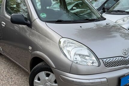 Toyota Yaris 80.238 km 5.490 &euro; Berlin 13089