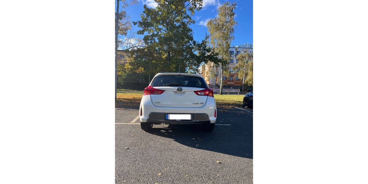 Toyota Auris 102.500 km 9.900 &euro; Berlin 13629