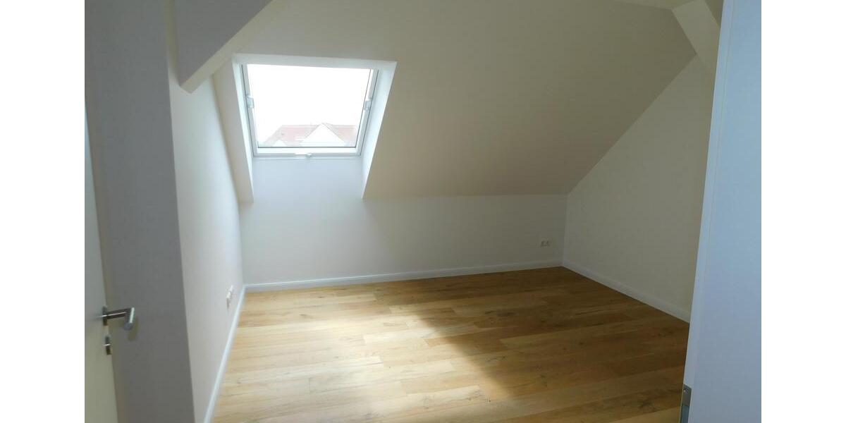 Dachgeschoßwohnung Beelitz - 4 Zimmer, 130 m&sup2;, 1.432&euro; | Angebot:26545646