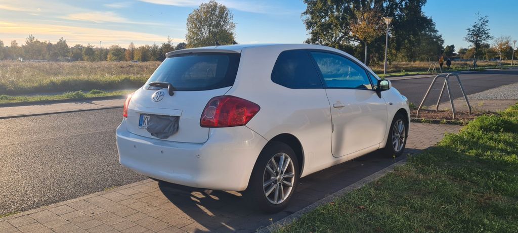 Toyota Auris 230.000 km 1.999 € Berlin 12489