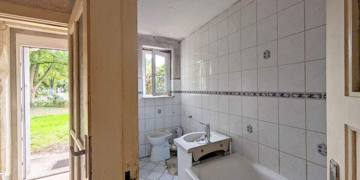 Sanierungsobjekt - 6-Zimmer-Doppelhaushälfte in Bornim 6 zimmer