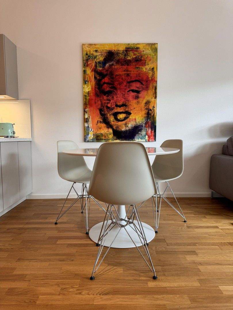 Neubau Kudamm . Olivaer Platz . MÖBLIERT . EBK . HWR . Loggia . Gäste-WC . 3 m Decke 2 zimmer