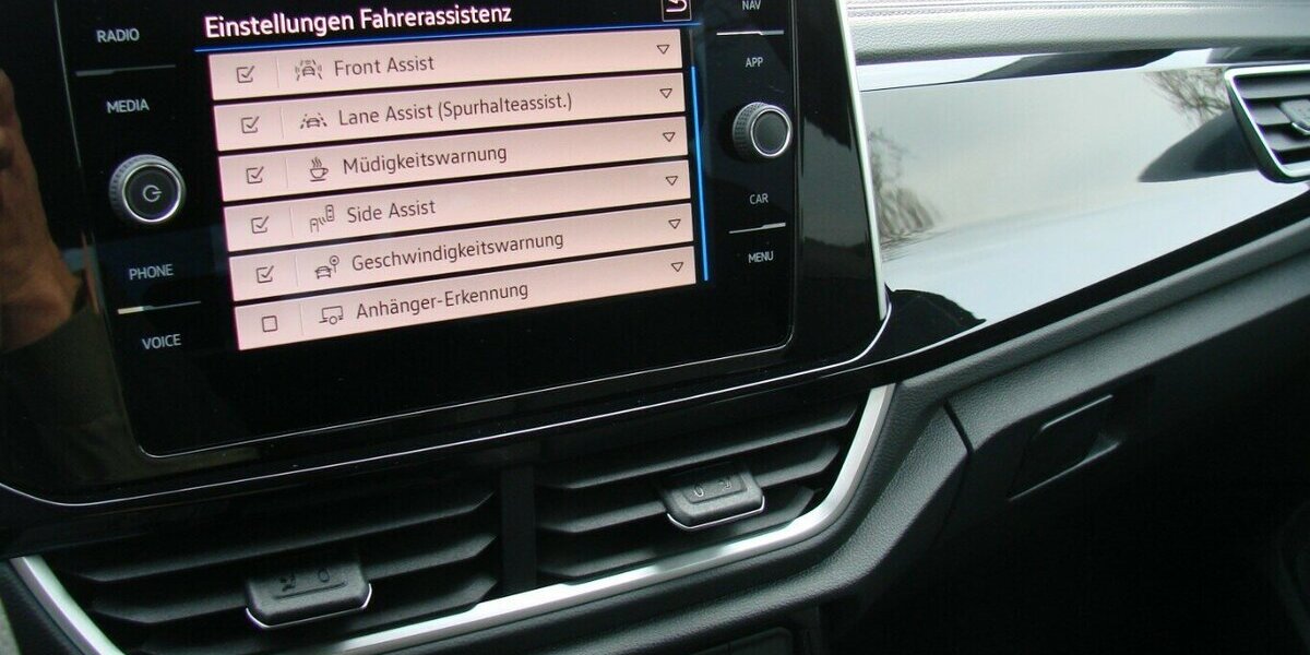 VW T-Roc 1.5TSi R-Line BMT IQ-Light ACC AHK Digital C 11.011 km 29.980 &euro; Falkensee 14612