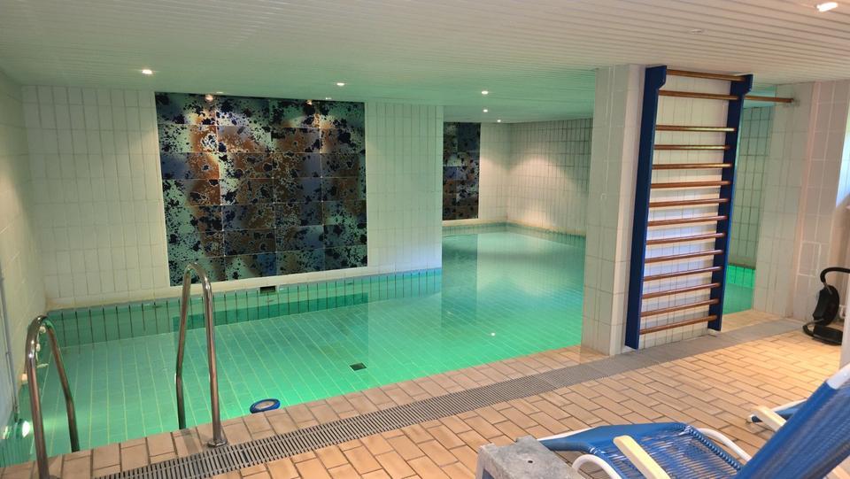 Provisionfrei ! Stunning 2-Bedroom Flat with Lake View & Pool
