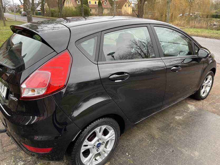 Ford Fiesta 104.950 km 5.200 € Berlin 10178