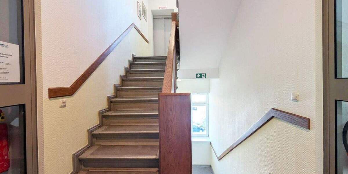 Gepflegter Altbau Bürohaus mit Betriebswohnung zimmer