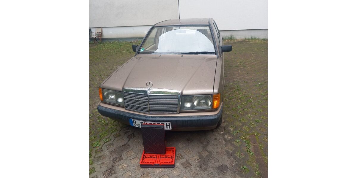 Mercedes-Benz 190 105.547 km 10.900 &euro; Berlin 10713