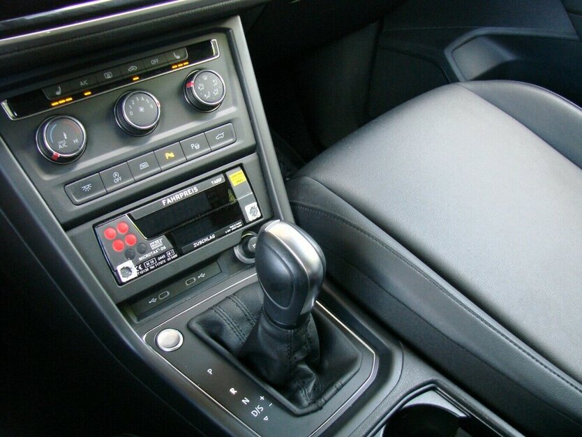 VW Touran 2.0TDI TAXI 7-Sitzer Leder Kamera AHK 89.165 km 27.980 € Falkensee 14612