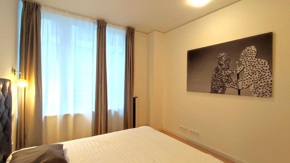 Luxus im Zentrum: ruhige Wohnung mit Pool, Sauna und Gym zimmer