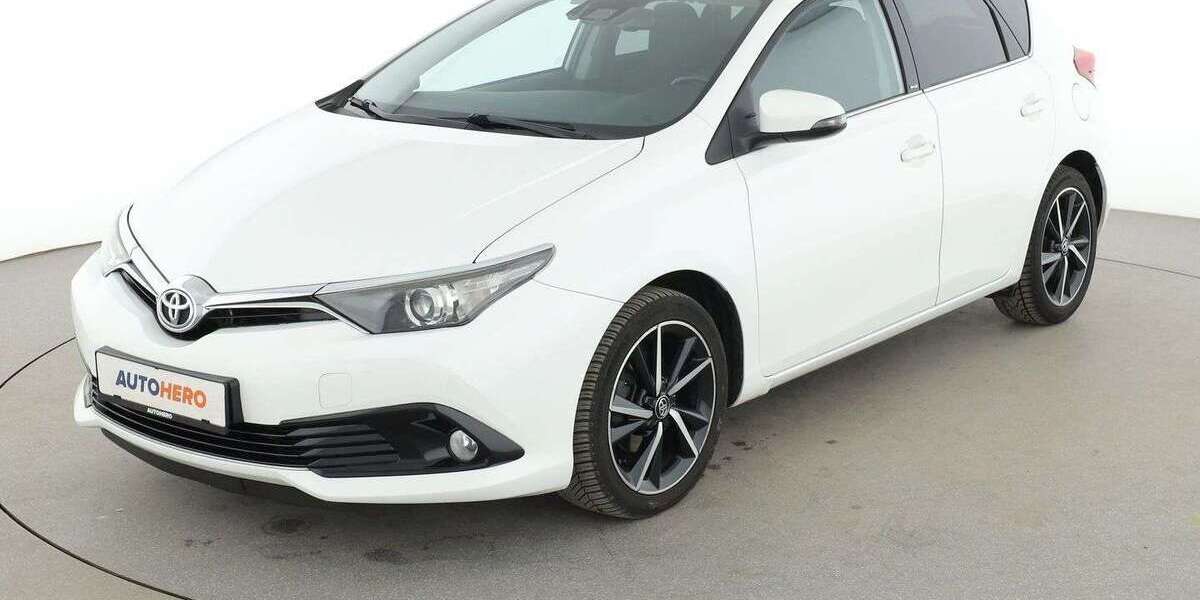 Toyota Auris 109.303 km 12.280 &euro; Berlin 14059