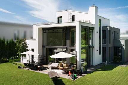 Haus zum Kaufen in Groß Glienicke 2.950.000 € 330 m²