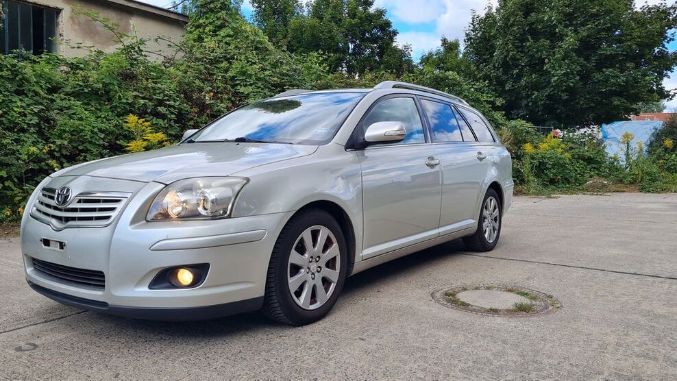 Toyota Avensis 140.000 km 6.200 € Berlin 13089
