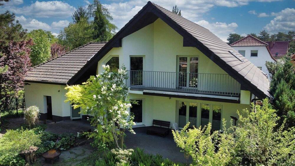 Viel Platz zum Leben - Haus mit Einliegerwohnung oder BüroPraxis im Schäferfeld Potsdam 8 zimmer