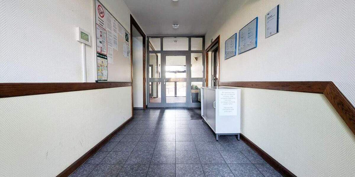 Gepflegter Altbau Bürohaus mit Betriebswohnung zimmer