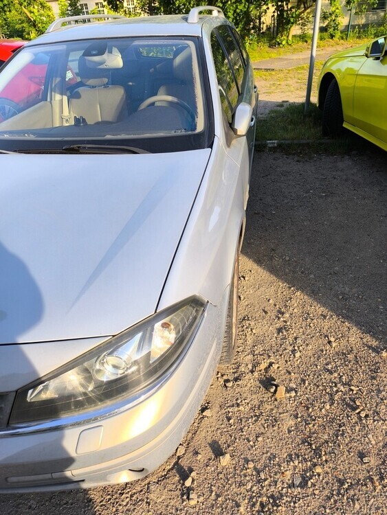 Renault Laguna 172.350 km 1.600 € Berlin 10178