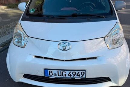 Toyota IQ 165.000 km 5.900 € Berlin 13589