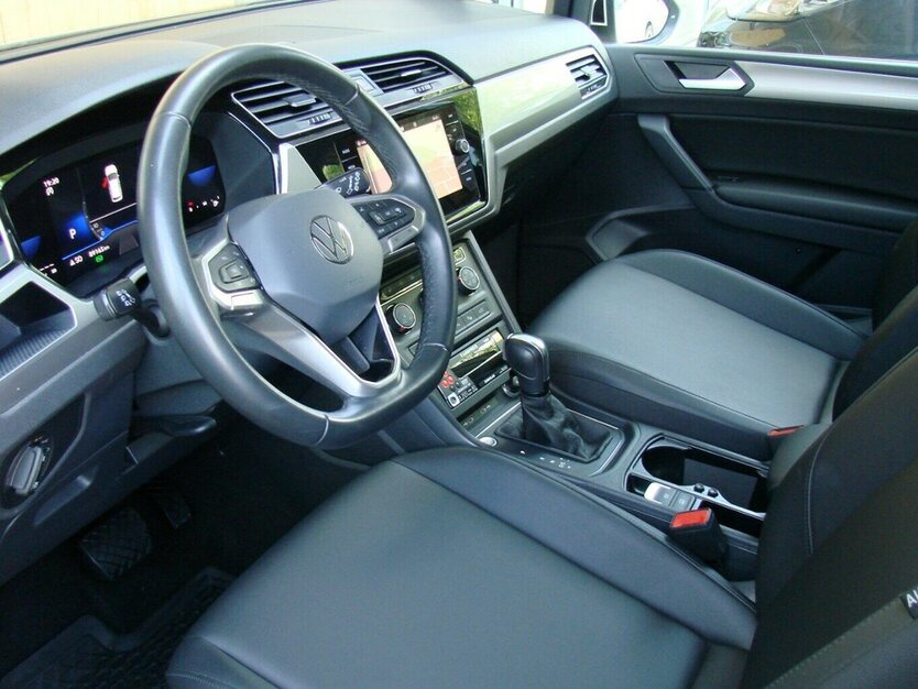 VW Touran 2.0TDI TAXI 7-Sitzer Leder Kamera AHK 89.165 km 27.980 € Falkensee 14612