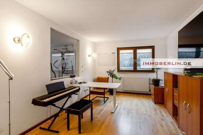 Haus zum Kaufen in Falkensee 1.090.000 € 376 m²
