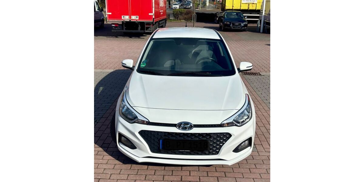 Hyundai i20 23.500 km 12.600 &euro; Berlin 12587