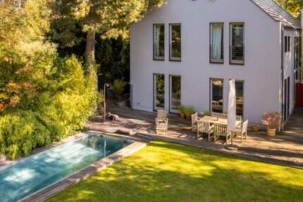 Haus Kleinmachnow - 9 Zimmer, 286 m&sup2;, 2.490.000&euro; | Angebot:27152176