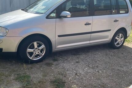 VW Touran 156.000 km 2.500 &euro; Berlin 12681