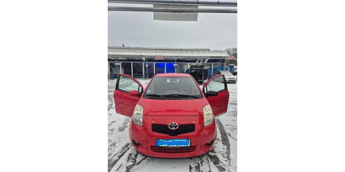 Toyota Yaris 166.000 km 3.300 &euro; Berlin 10963