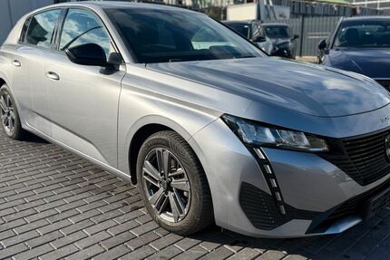 Peugeot 308 49.000 km 15.300 € Berlin 12307