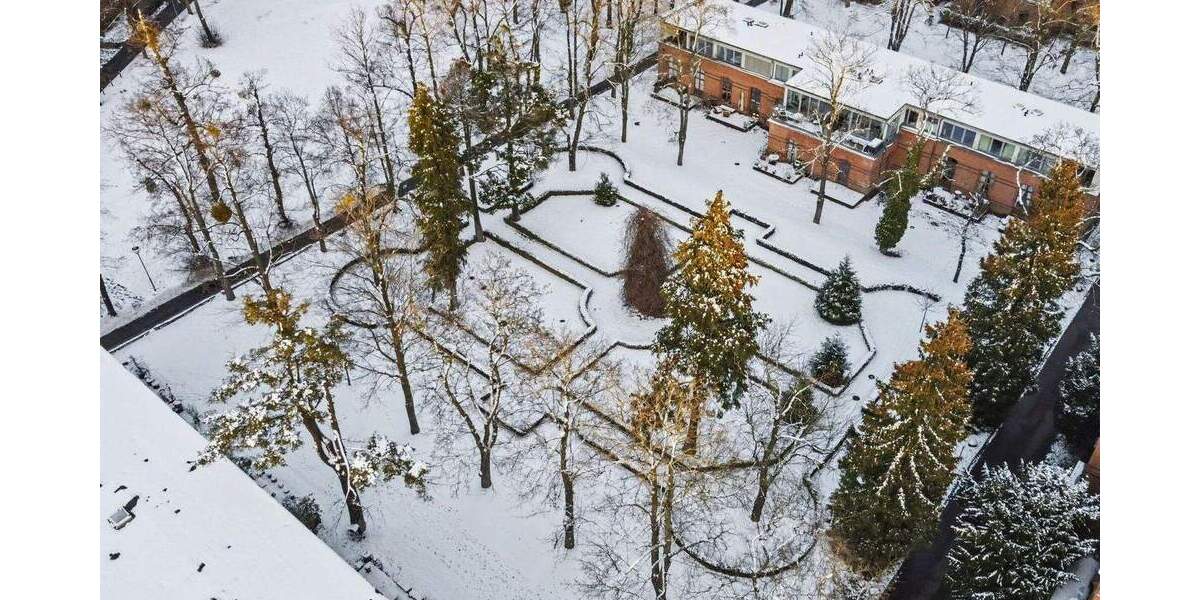 Vermietet: 1-Zimmer-Altbauwohnung (2004 kernsaniert) mit Balkon, Stellplatz und Denkmalschutz 1 zimmer