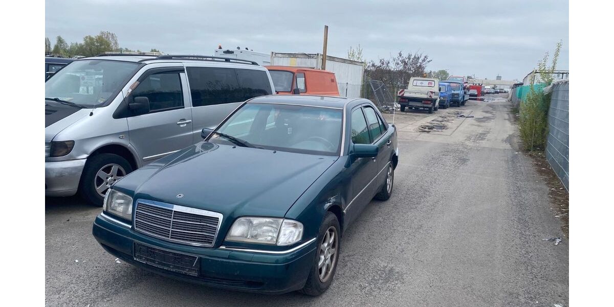 Mercedes-Benz Sprinter 207.000 km 2.299 &euro; berlin 13089