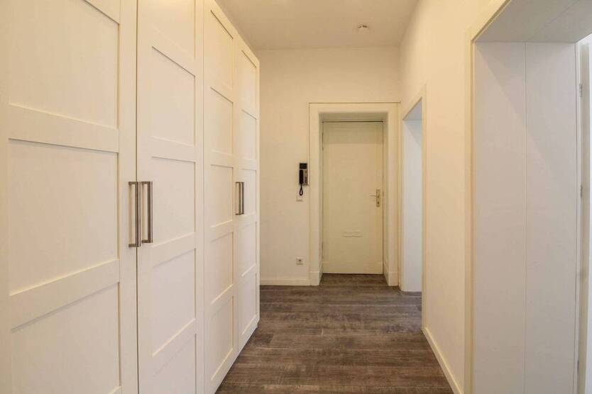 Stilvolle 4-Zimmer-Erdgeschoßwohnung mit Gartenfläche im Herzen Berlins (2019 modernisiert)