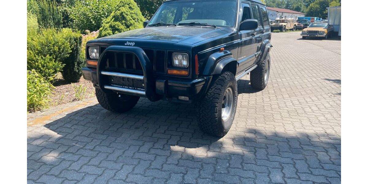 Jeep Cherokee 212.000 km 12.875 &euro; Trebbin 14959