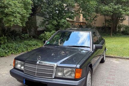 Mercedes-Benz 190 245.000 km 7.900 &euro; Berlin 10719