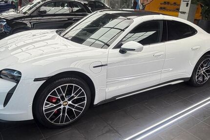 Porsche Taycan 61.500 km 57.990 &euro; Berlin 13158