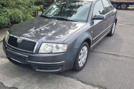 Skoda Superb 181.902 km 2.990 € Berlin 12681