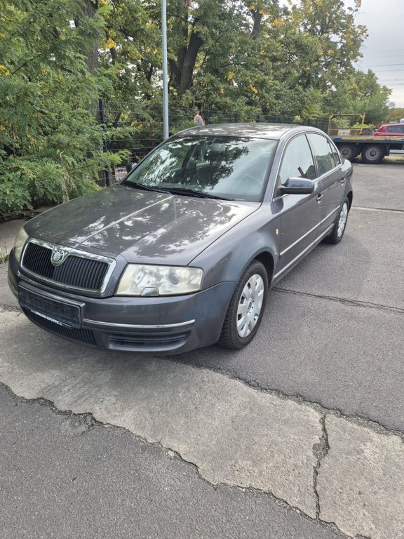 Skoda Superb 181.902 km 2.990 € Berlin 12681