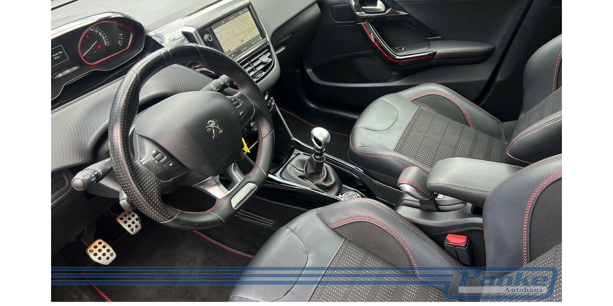 Peugeot 2008 1.2 PT 130 Allure*Pano*Navi*Leder*1-Hand* 79.035 km 11.990 &euro; Berlin 13187
