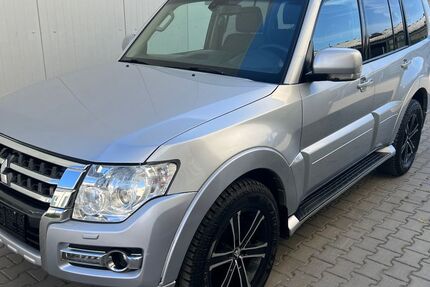 Mitsubishi Pajero 147.000 km 18.999 € berlin 10787