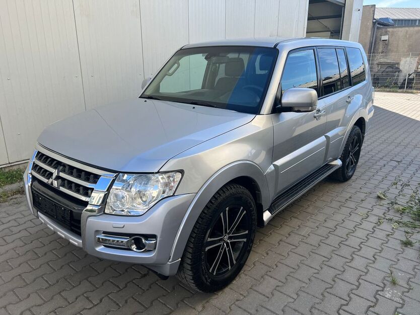 Mitsubishi Pajero 147.000 km 18.999 € berlin 10787