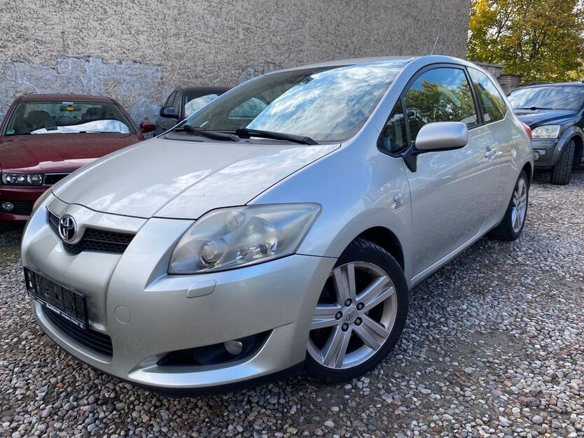 Toyota Auris 146.000 km 1.950 € Berlin 10245